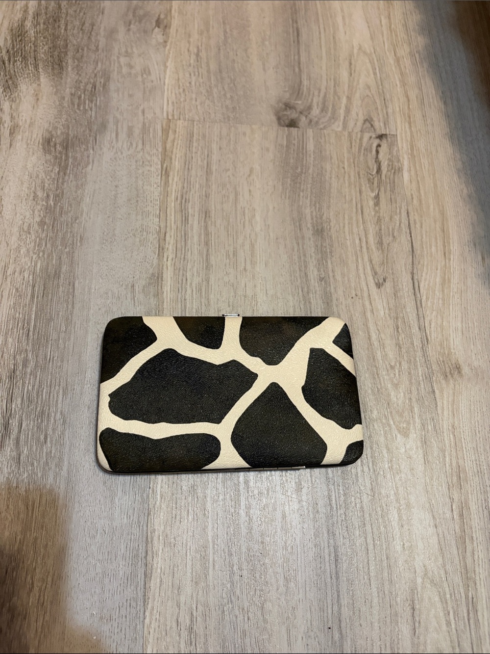 Giraffe-Pattern Leather Card Wallet - Black & Cream